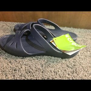 crocs kelli ladies sandals